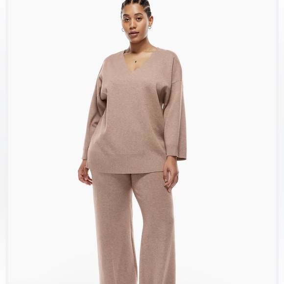 Wilfred Free Souvenir Sweater - Picture 3 of 13